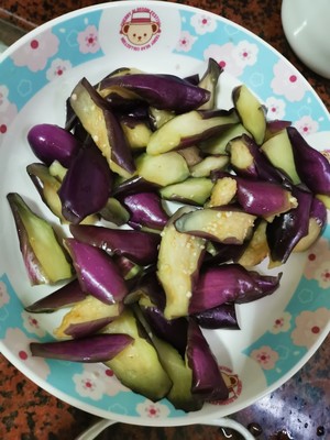 超容易煮熟的紫苏茄子的做法 步骤1