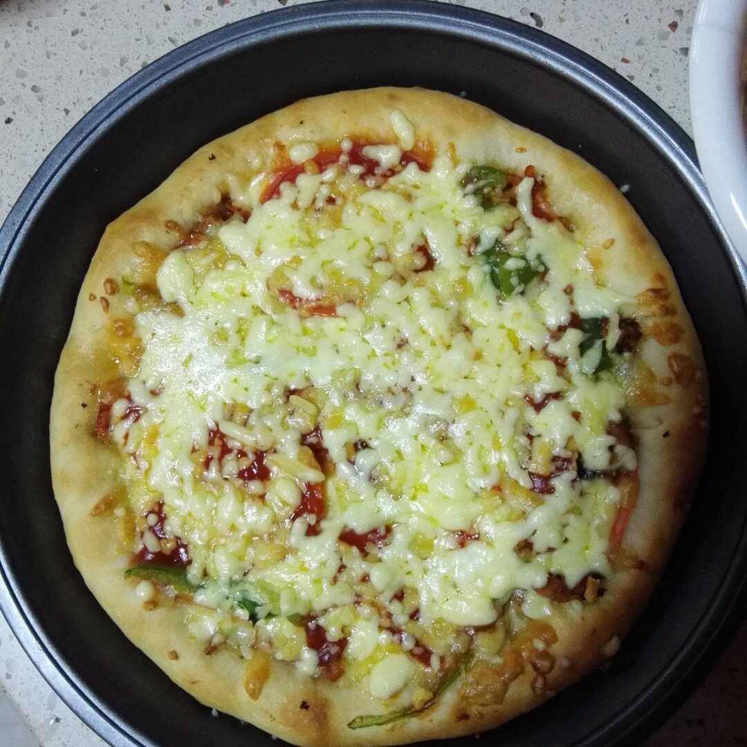 鱼香肉丝卷边pizza,味道超棒,放了好多奶酪怎么还是木有拉丝