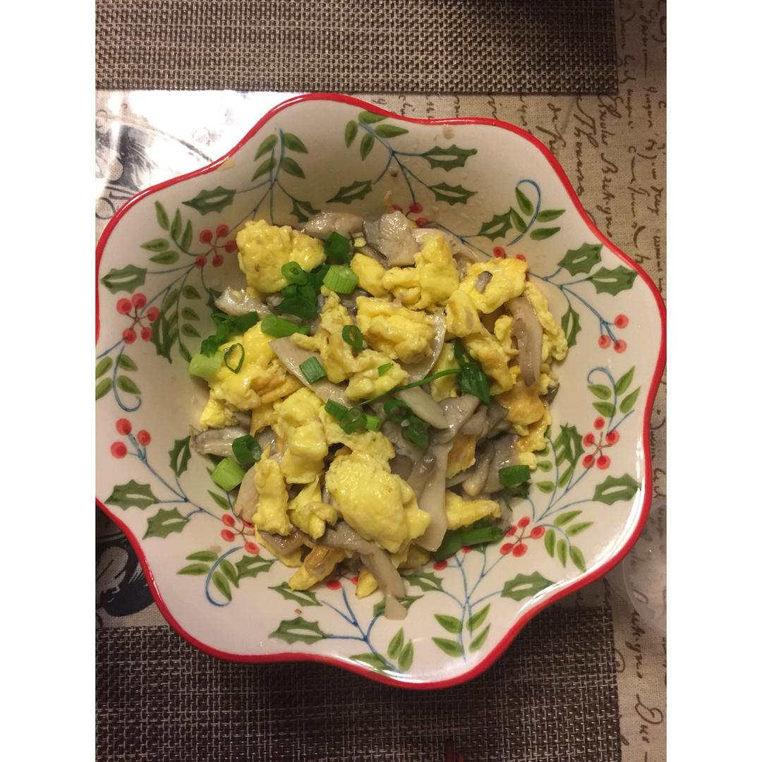 飞舞的土豆丝做的姬菇炒鸡蛋