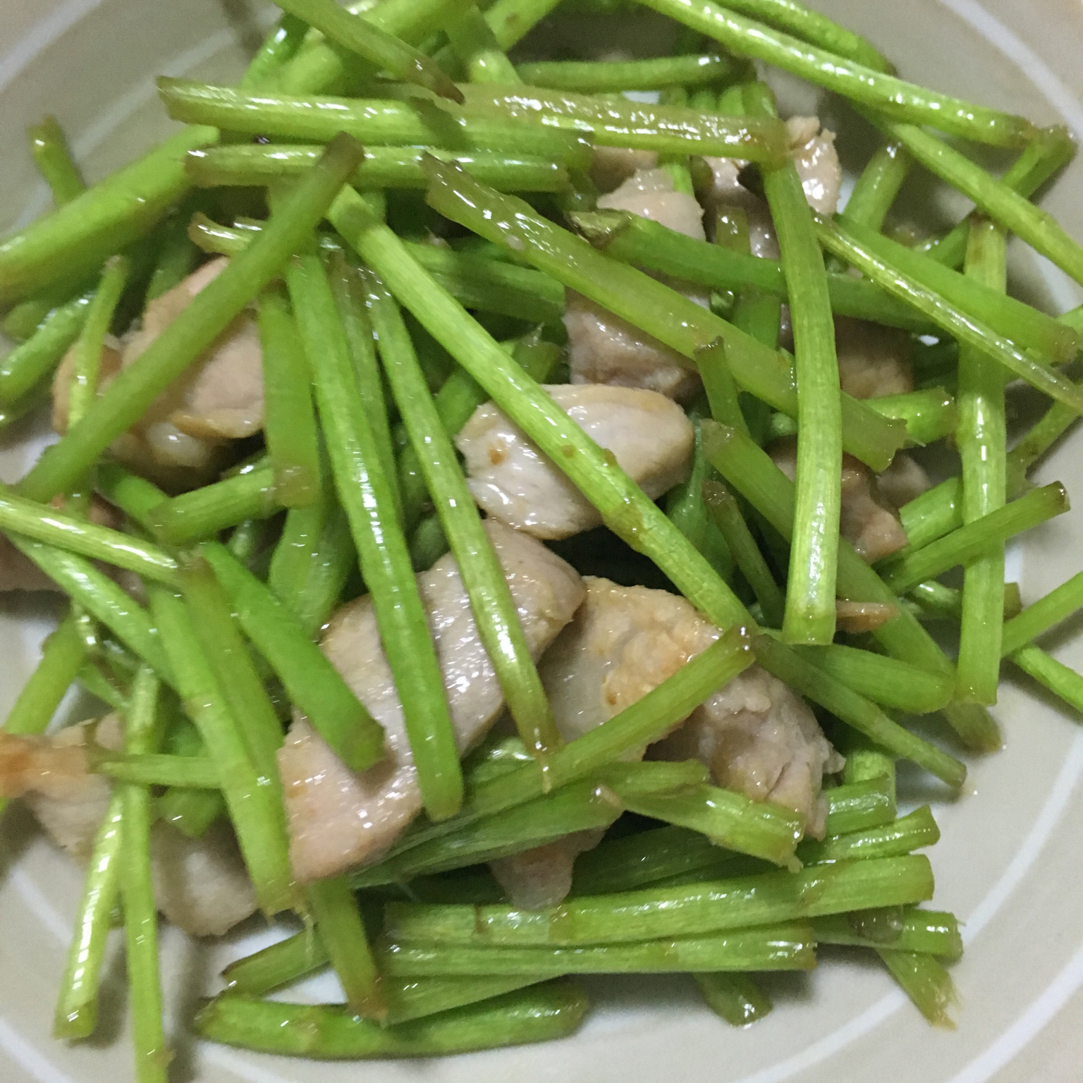 爱吃鱼的鱼陌xi做的芦蒿炒肉丝