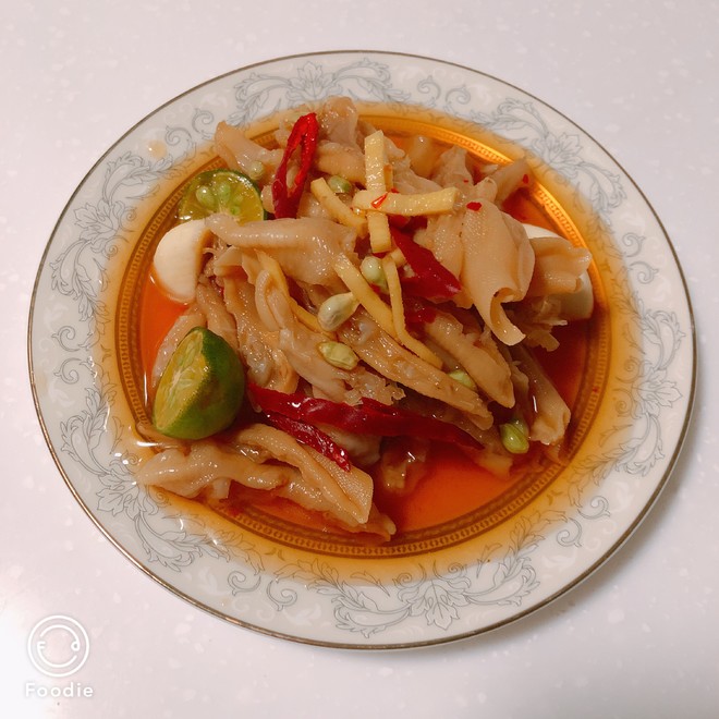 【美善品】泰式无骨海带排骨金针菇鸭掌汤图片