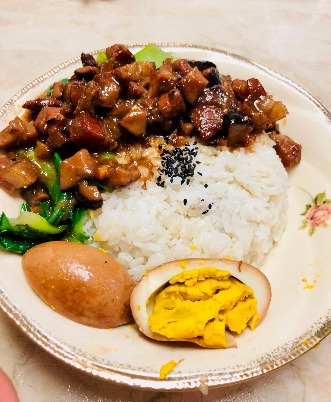 洛可可9349做的洋葱酥卤肉饭