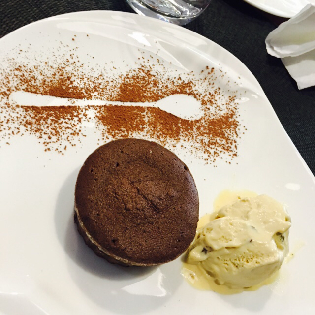 巧克力舒芙蕾(bitter chocolate souffles)