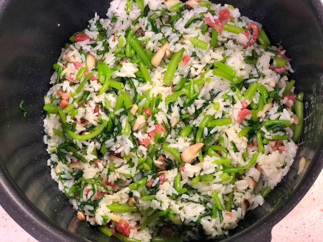 茼蒿香肠菜饭的做法