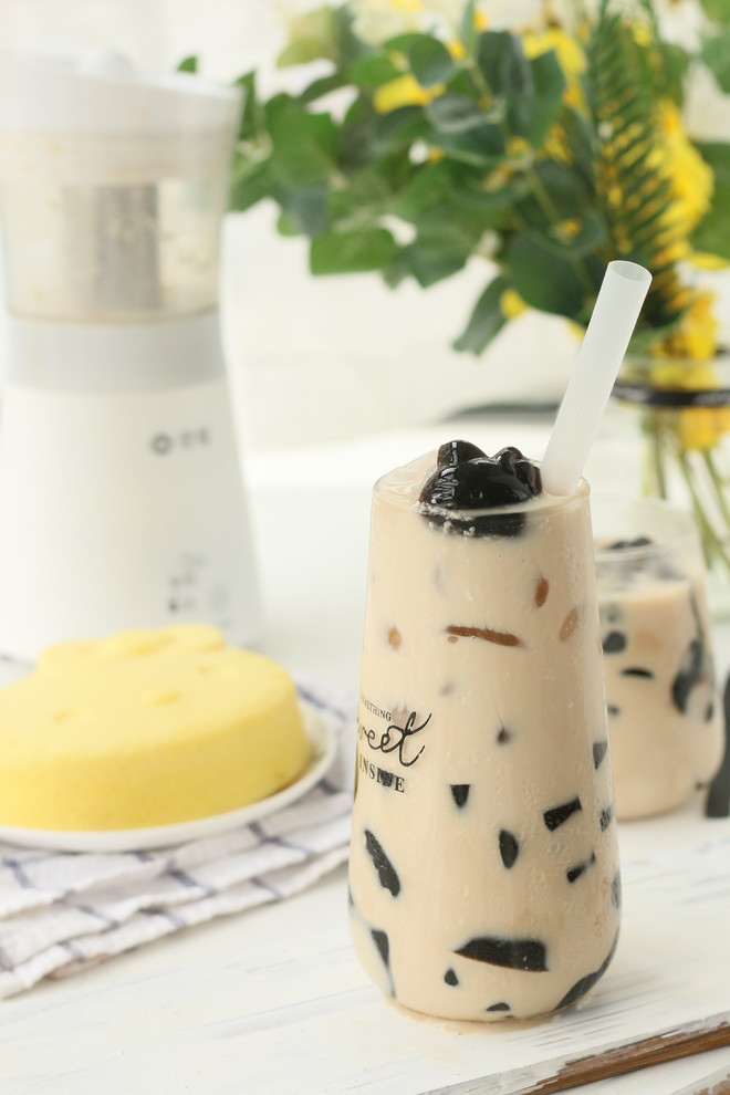 炎炎夏日不可或缺的饮料——炒米珍珠奶茶的做法