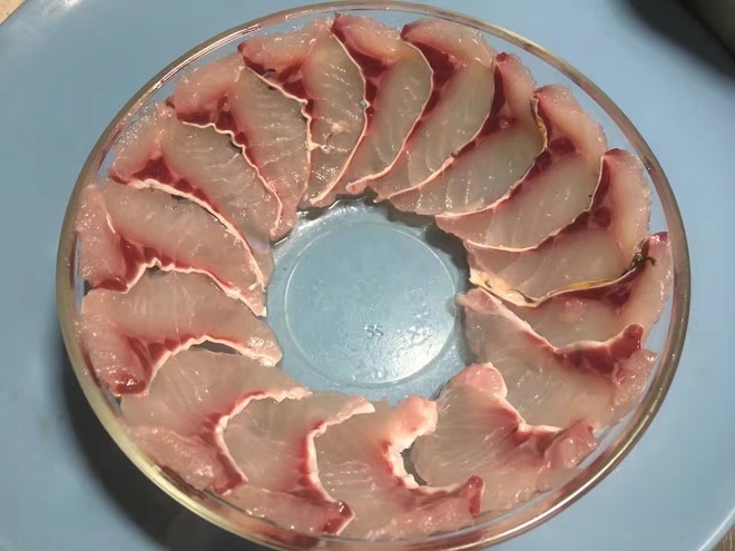 谁相信这是我第一次操刀生鱼片 灰姐家的厨房的做法