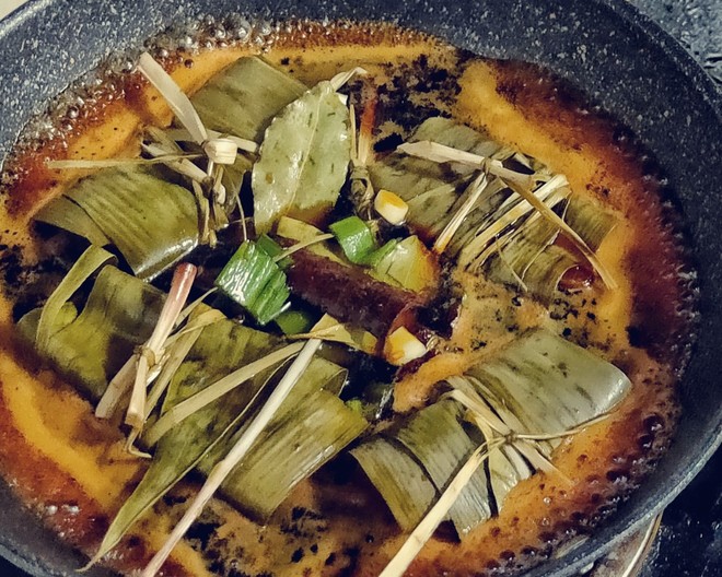 不放盐的草扎肉的做法
