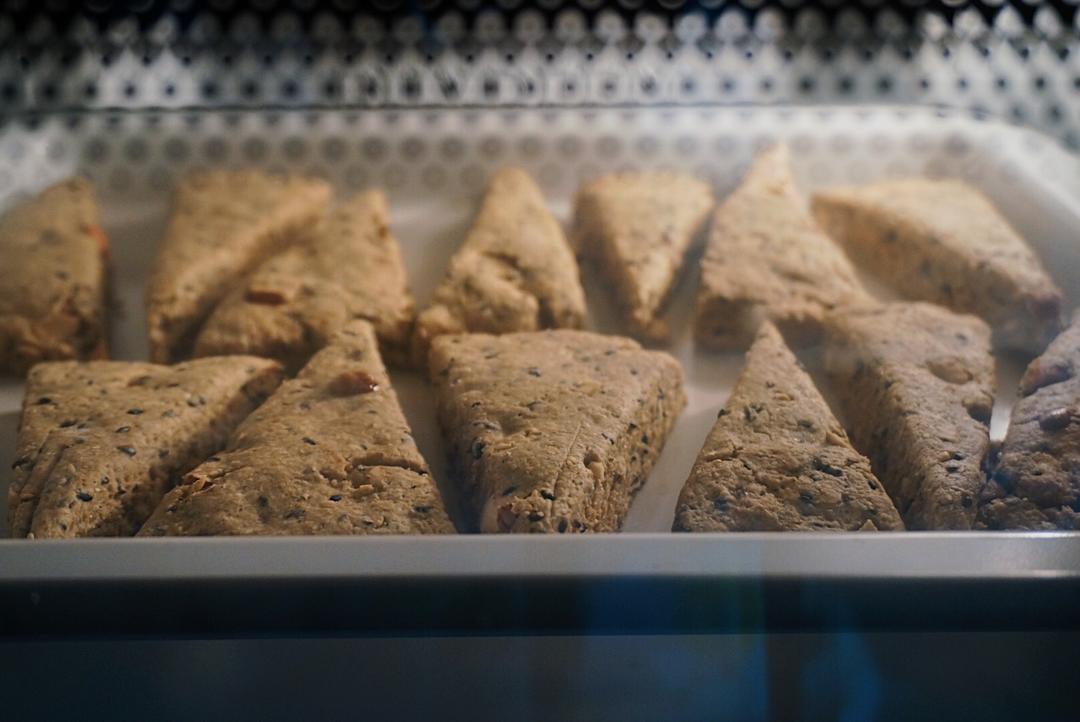 【燕麦谷物司康(低脂粗粮代餐)的做法步骤图】嗨Julia-制作