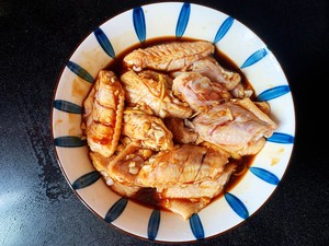 解锁鸡翅新吃法低卡无油薯片烤翅的做法 步骤3