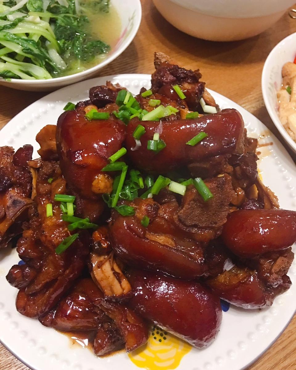淡的味道做的红烧猪蹄