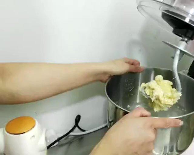 【柔软小餐包的做法步骤图，柔软小餐包怎么做好吃】洪豆家-制作