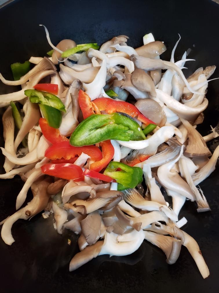 蘑菇炒肉片