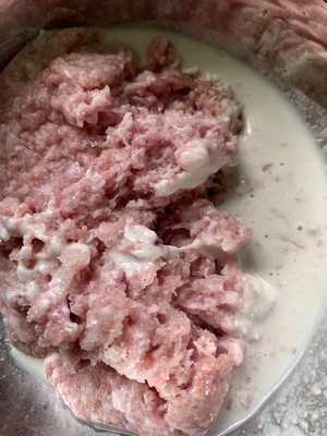 娃最爱的肉饼汤的做法 步骤2