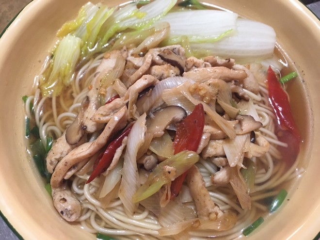 小炒or面臊,惹人口水直流的泡椒香菇鸡丝的做法