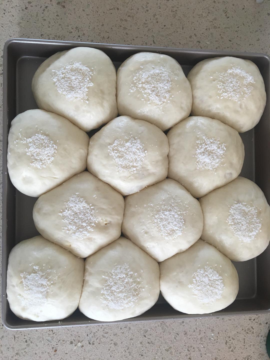 【爆浆卡仕达餐包的做法步骤图，怎么做好吃】啾啾啾啾啾-制作