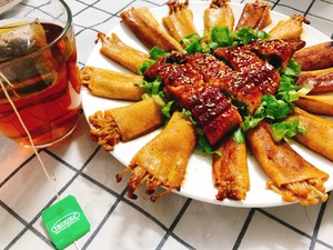 鳗鱼豆腐片金针菇的做法 步骤6