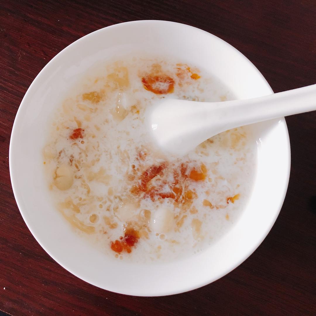 喜欢改名字是一种病我已病入膏肓做的桃胶皂角米牛奶炖雪燕