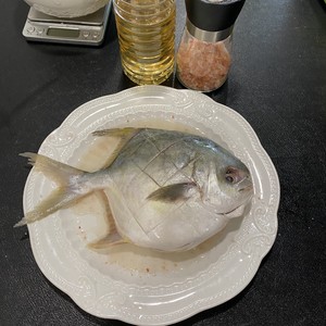 快手 烤金鲳鱼—生酮搭配高脂饮料的做法 步骤3