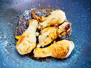 土豆鸡腿砂锅煲的做法 步骤7