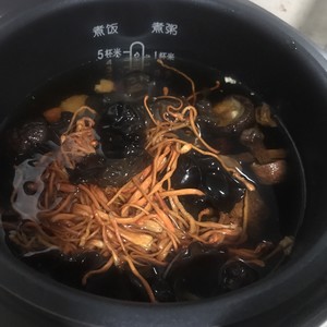 (米饭喝)松茸经期鸡汤锅煮虫草要多久图片