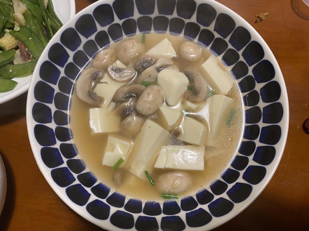 口蘑豆腐汤