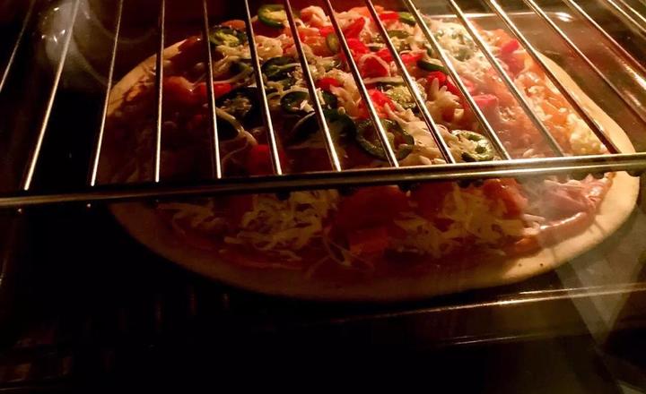 【鸡肉双椒披萨的做法步骤图,怎么做好吃】m