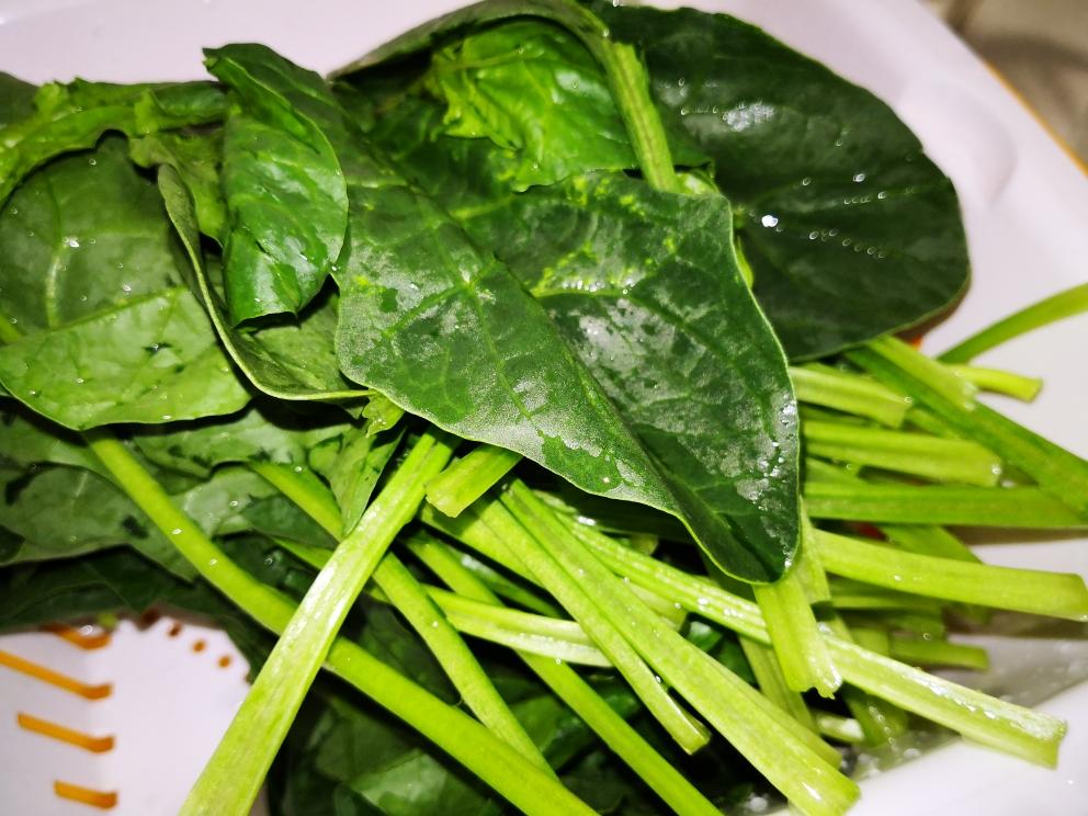 飘香的凉拌菠菜