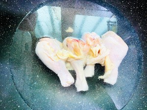 土豆鸡腿砂锅煲的做法 步骤1