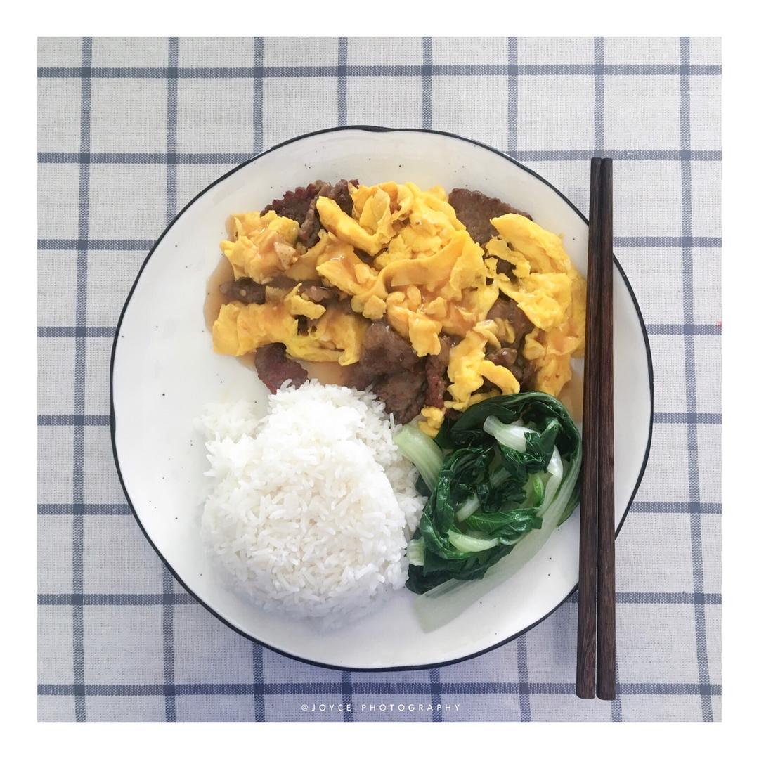 joyceyan_做的滑蛋牛肉盖饭