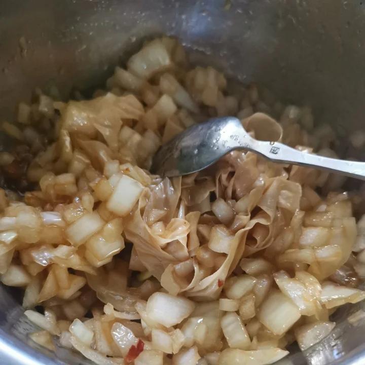 小兔儿扛枪做的凉拌油豆皮