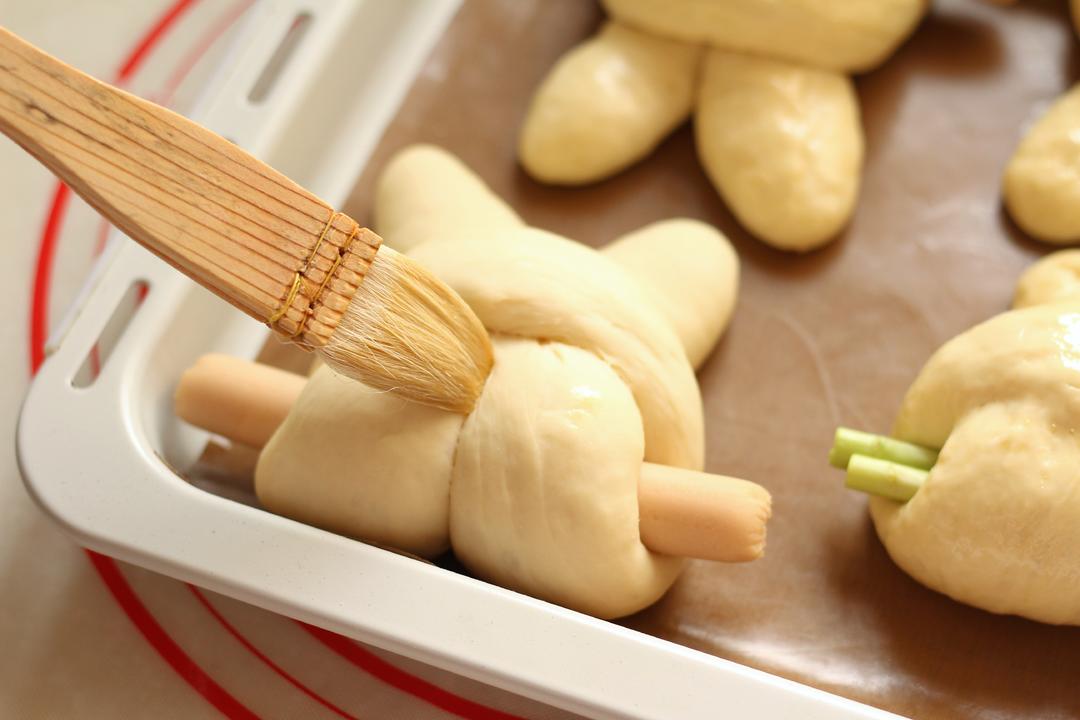 【可爱抱抱兔面包的做法步骤图,怎么做好吃】胖球闪电猴-制作