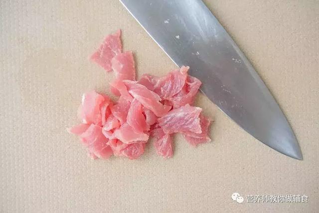 胡萝卜三文鱼条的做法 步骤2