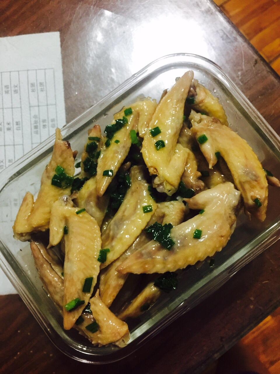 【葱油翅尖图片】已经很胖还在吃东西的胖纸