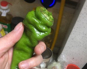 减脂期配菜虎皮辣子少油版给难以下咽的杂粮加一点颜色的做法 步骤1
