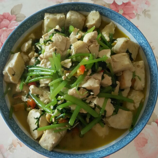 下厨的快乐做的茼蒿烧豆腐