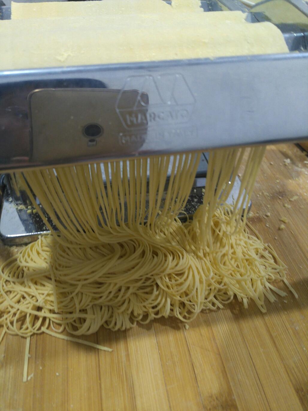 马卡多面条机做出的面条