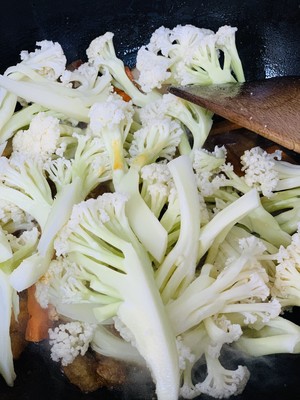 干锅有机花菜(口感是脆的,千万别焯水)的做法 步骤8