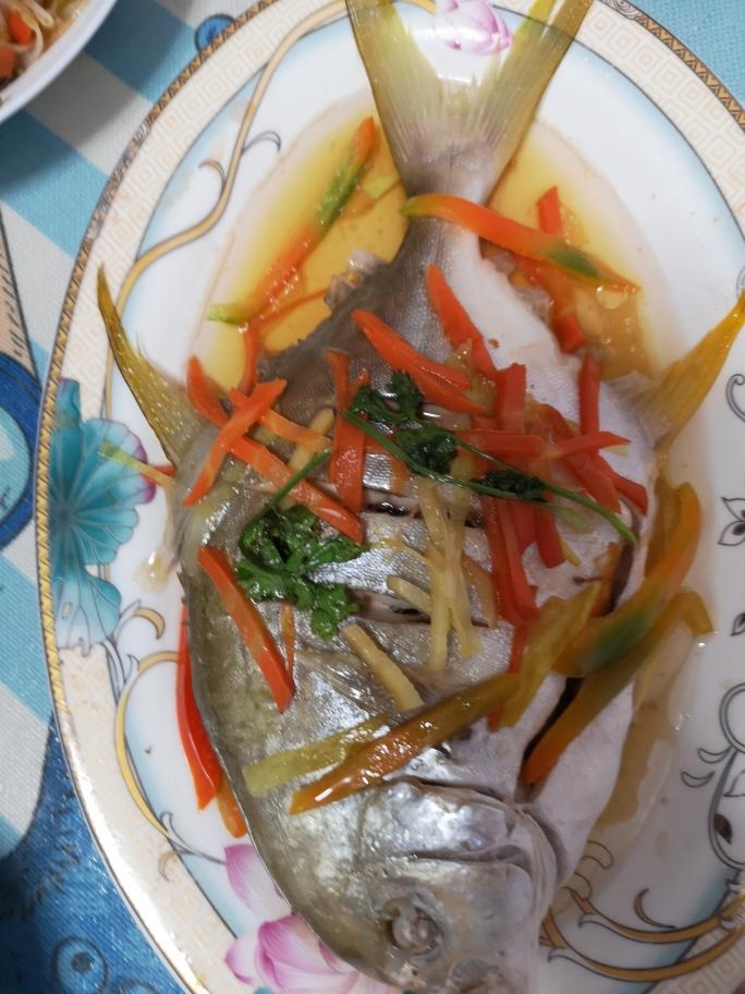 【清蒸金鲳鱼的做法步骤图,清蒸金鲳鱼怎么做好吃】私