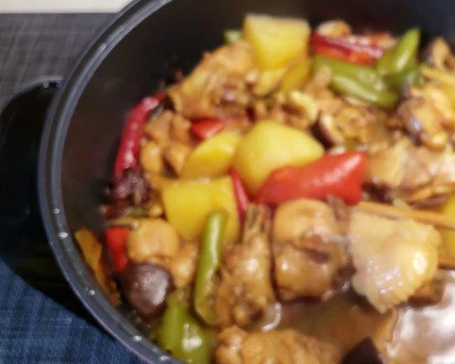 土豆炖鸡肉