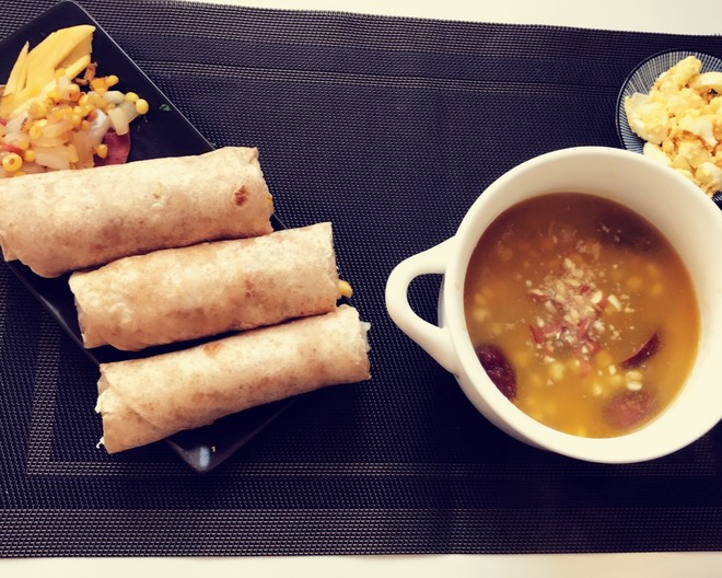 自制减脂餐鸡胸肉卷饼