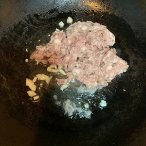 朋友的最爱-肉沫豆腐煲的做法 步骤2