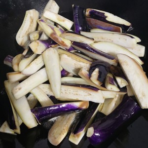 开胃下饭菜~鱼香茄子煲的做法 步骤4