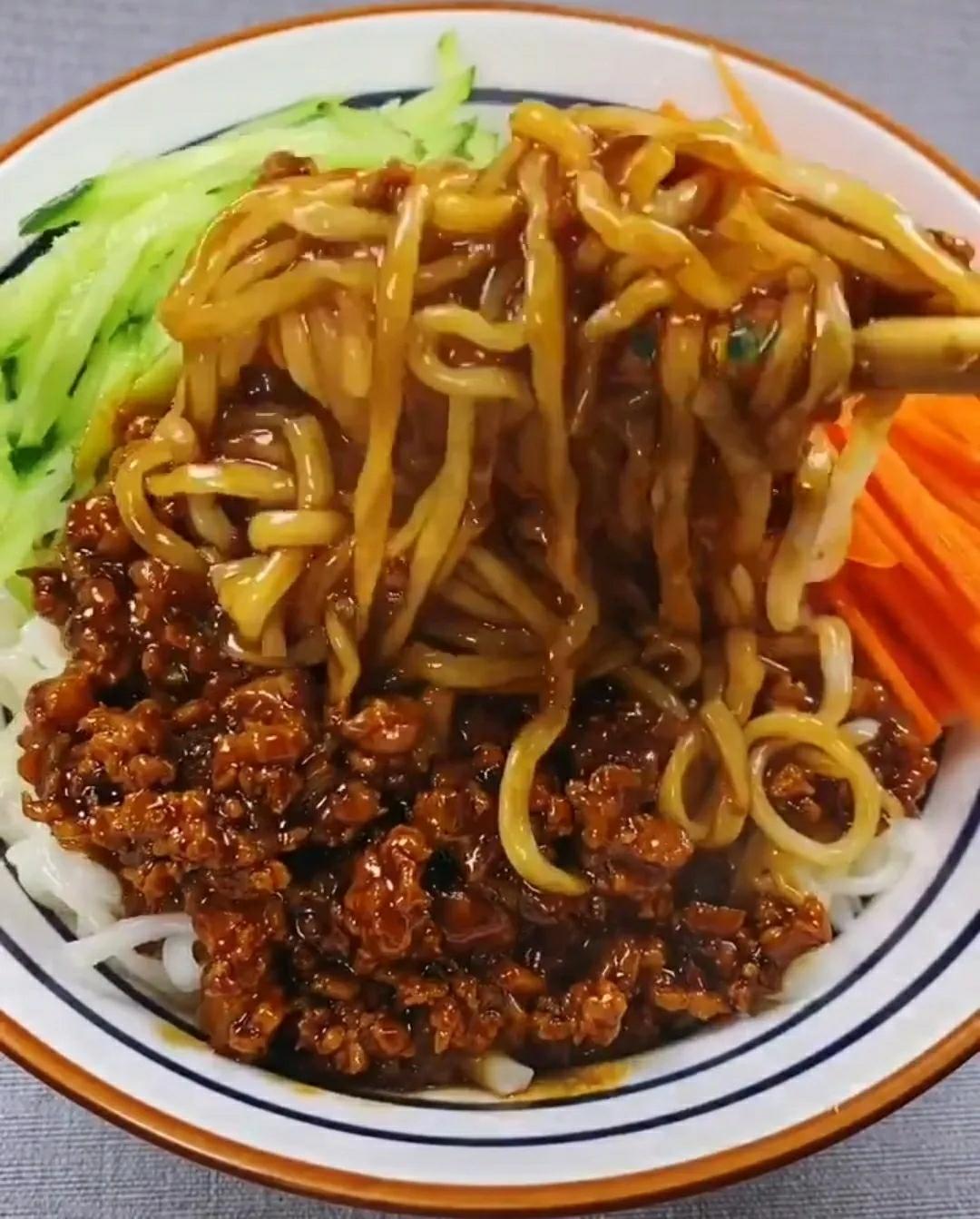 炸酱面的做法