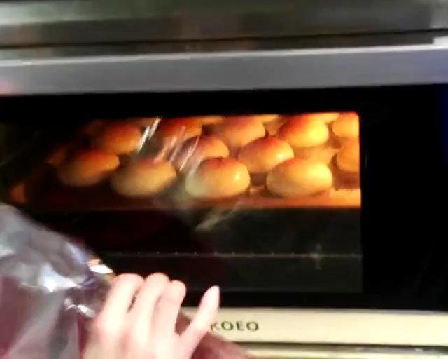 【柔软小餐包的做法步骤图，柔软小餐包怎么做好吃】洪豆家-制作