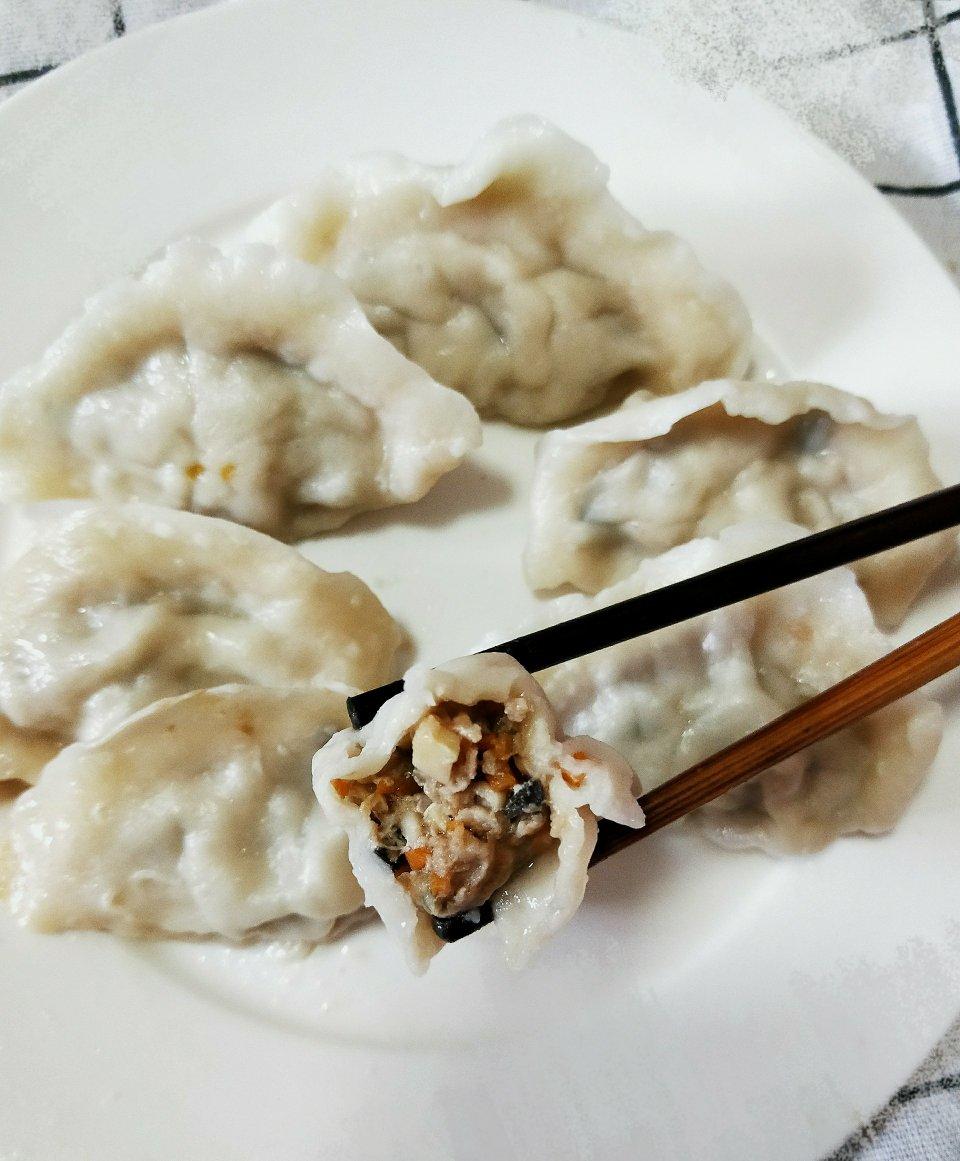 羊可爱y做的杏鲍菇大肉饺子