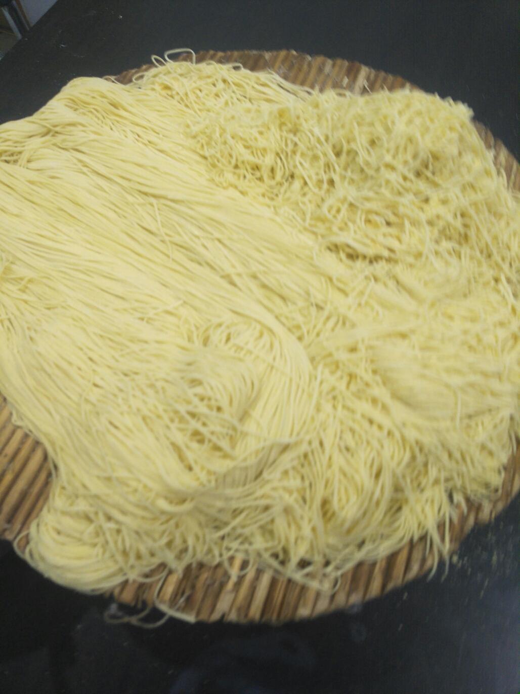马卡多面条机做出的面条