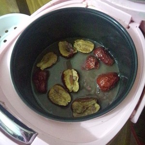 红枣红豆薏仁牛奶粥的做法 步骤3
