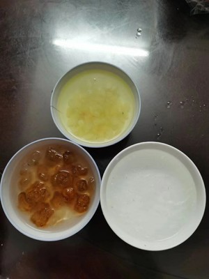 美容补水的雪燕桃胶皂角米的做法 步骤2
