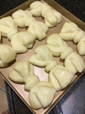 蝴蝶结小餐包的做法 步骤13