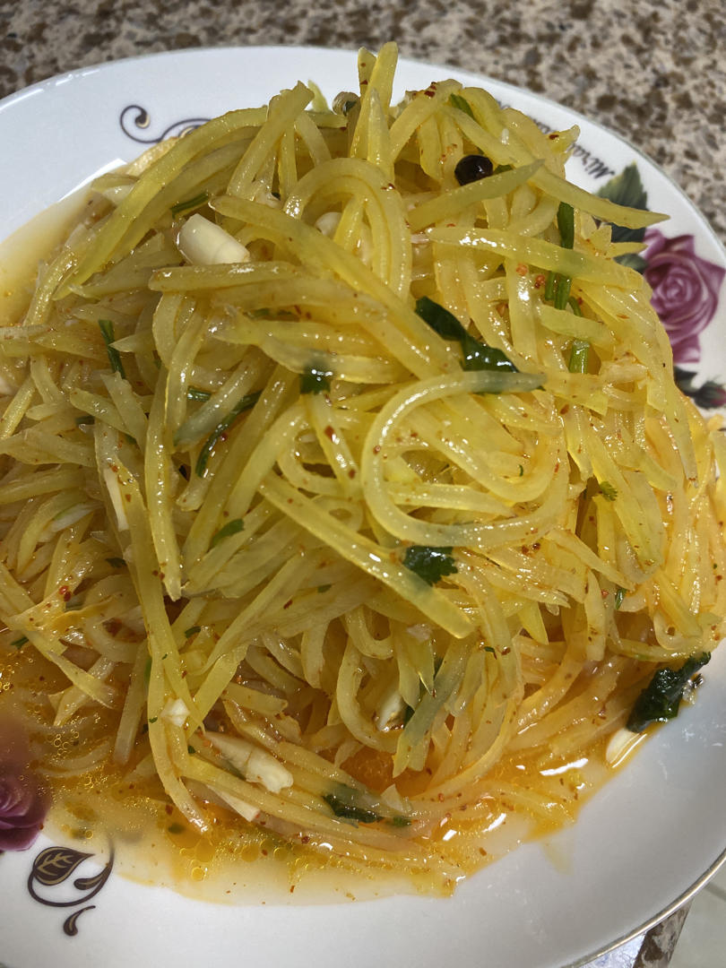 牛战士做的炝拌土豆丝